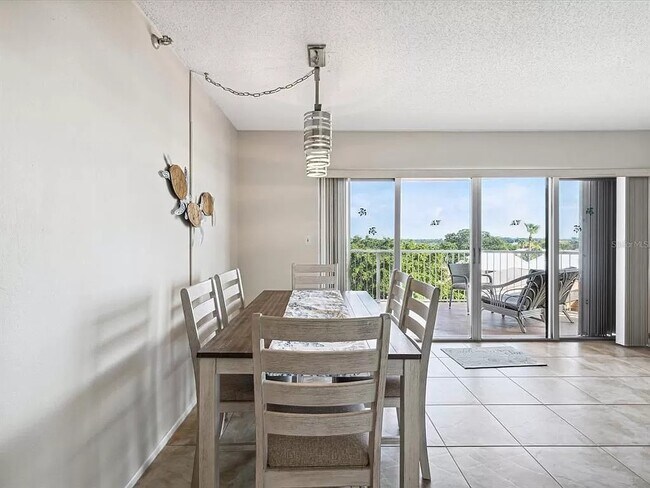 Foto del edificio - 7430 Sunshine Skyway Ln S