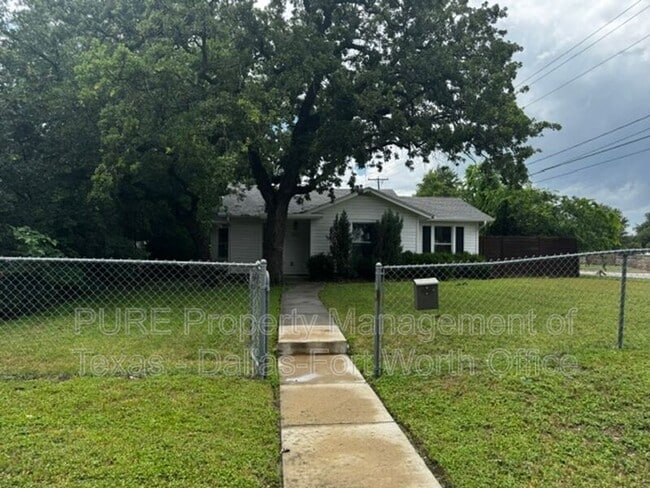 Building Photo - 2021 Bluebonnet Dr