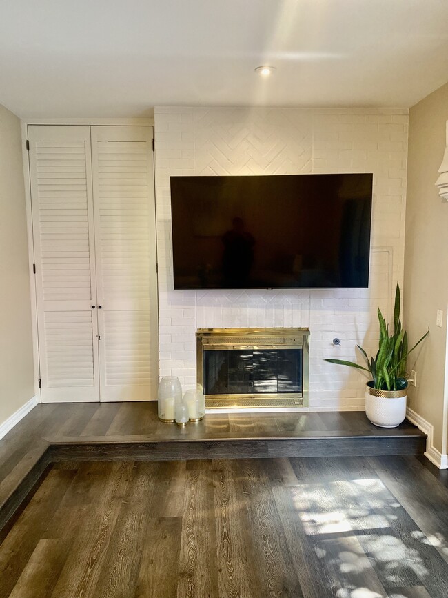 Fireplace in living room - 18838 Hatteras St