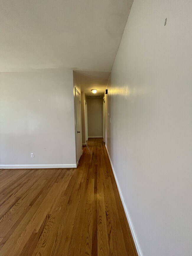 Foto del edificio - 205 Hilltop Dr