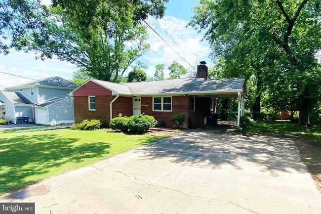 Building Photo - 2703 Dawn Dr