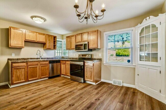 Foto del edificio - 4 Bedroom 3 Full Bathroom Home for Rent in...