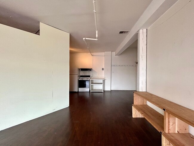 Building Photo - 1401 S Santa Fe Ave