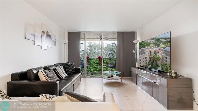 Foto del edificio - 9441 Live Oak Pl