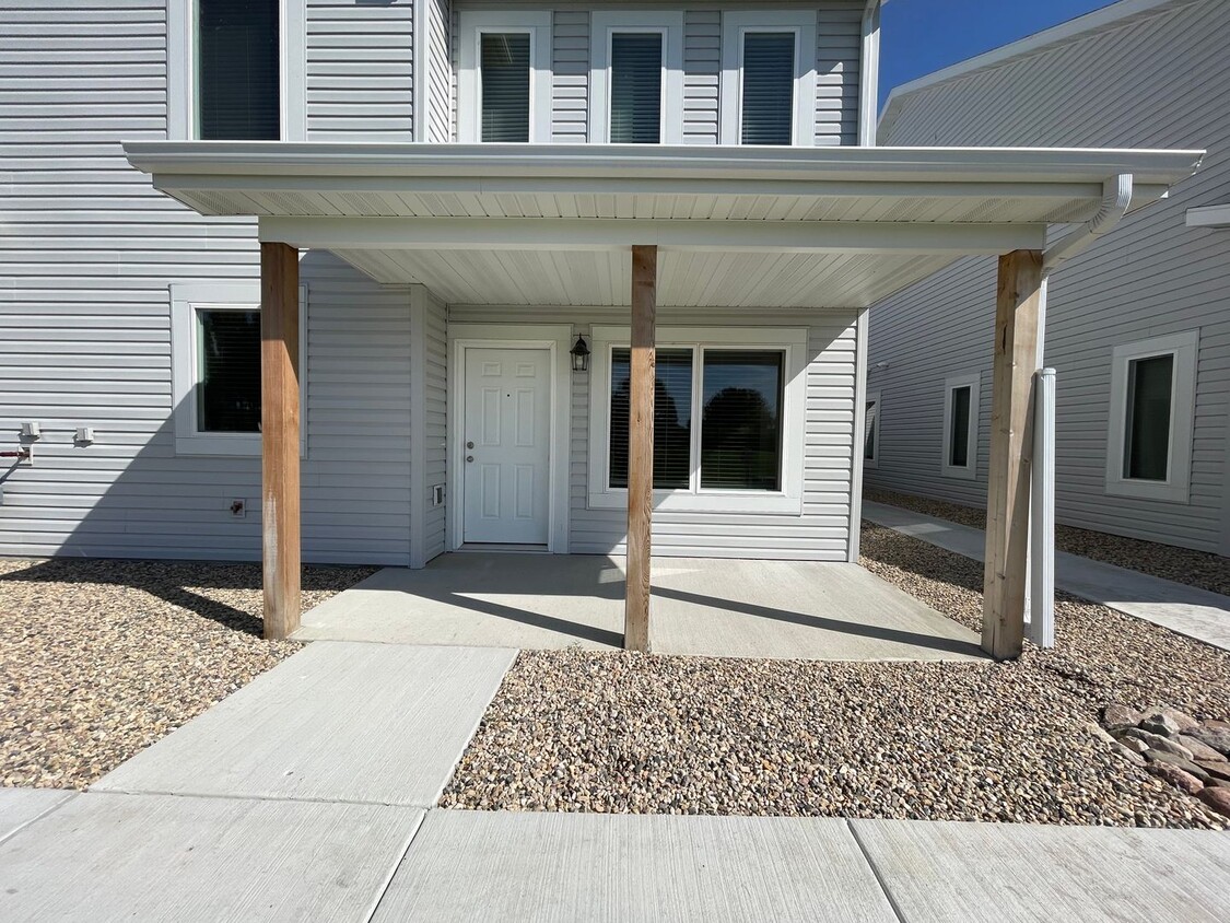 Primary Photo - Brand New! Beautiful 3 Bedroom Townhome in...