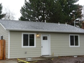 Building Photo - 3127 Jack St N
