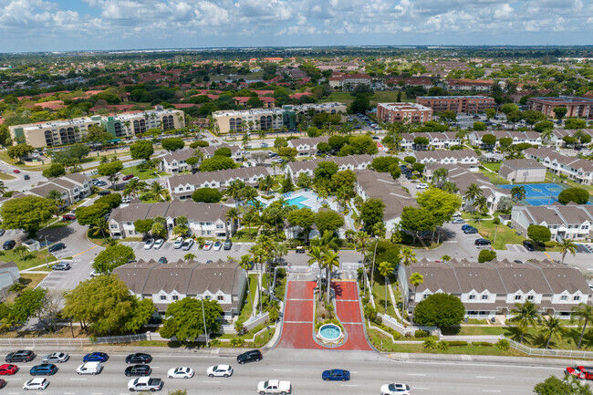 Building Photo - Antigua at Country Club of Miami