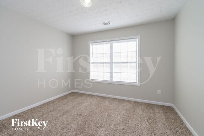 Foto del edificio - 915 Midway Rd