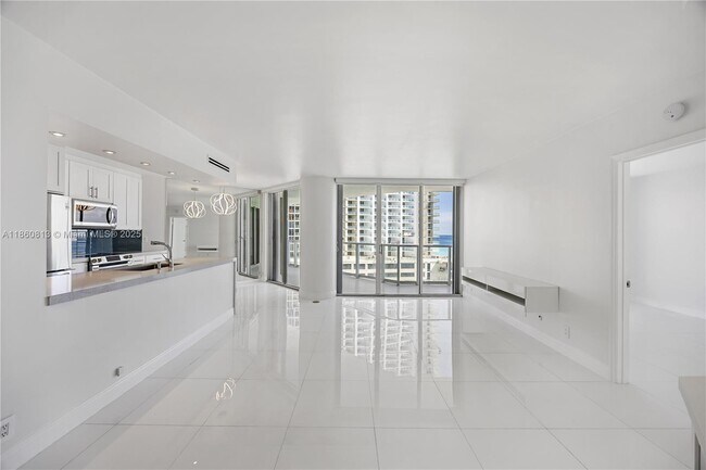 Building Photo - 16485 Collins Ave