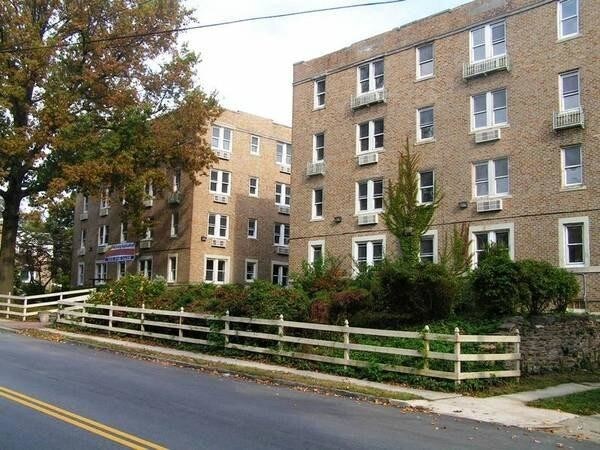Foto del edificio - 740 Vernon Rd