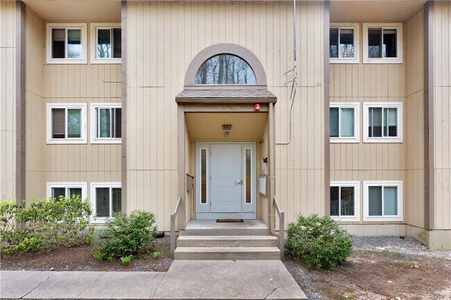 Building Photo - 400 New River Rd