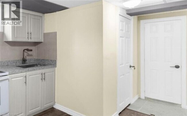 Photo du bâtiment - 368 Upper Kenilworth Ave