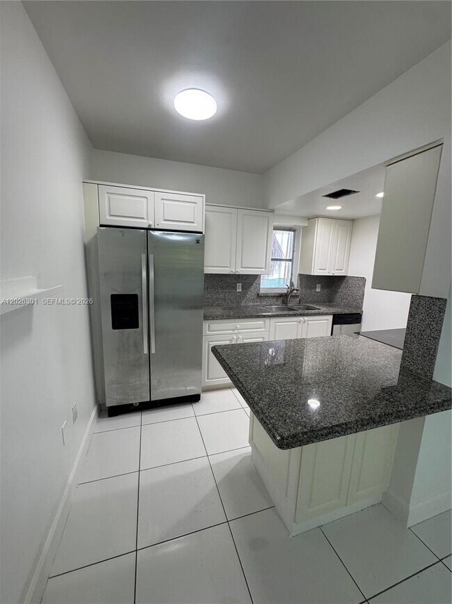 Foto del edificio - 10281 E Bay Harbor Dr