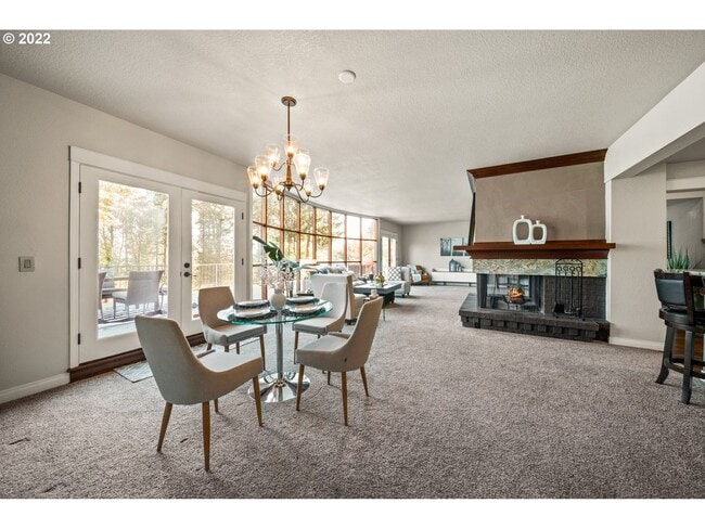 Building Photo - 5 bedroom 4 Bathroom Spectacular Townhome ~ Parking, A/C and More!