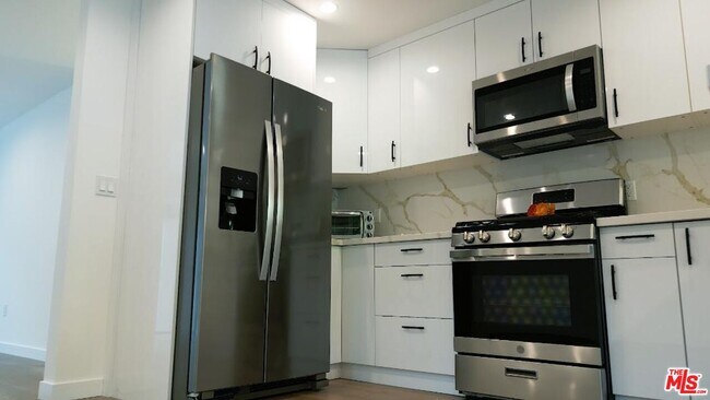 Foto del edificio - 4522 Mammoth Ave