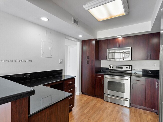 Foto del edificio - 18021 Biscayne Blvd