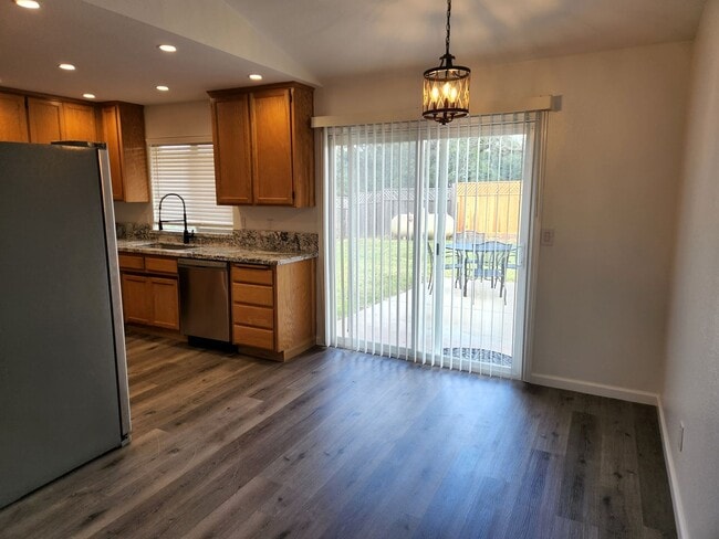 Building Photo - Great 3 Bedroom 2 Bath Home located in Smartsville