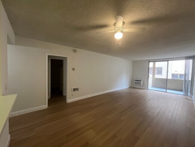 Foto del edificio - 300 S Gramercy Pl