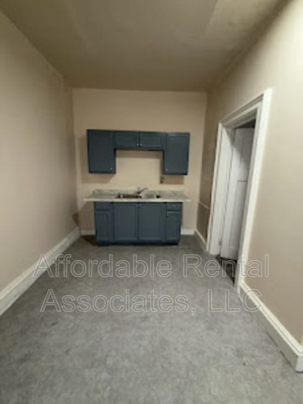 Building Photo - 1240 W Washington St