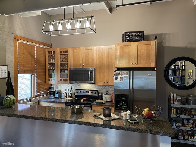 Building Photo - 1 br, 1 bath Condo - 1116 S Washington Ave...