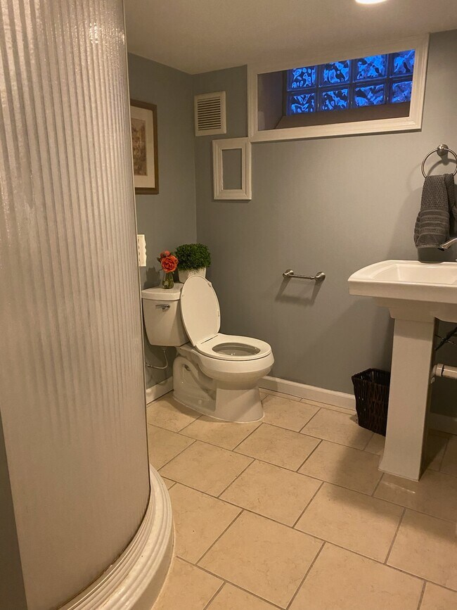 28 Dorchester Rd Unit 2, Amherst, NY 14226 Apartments in Amherst, NY