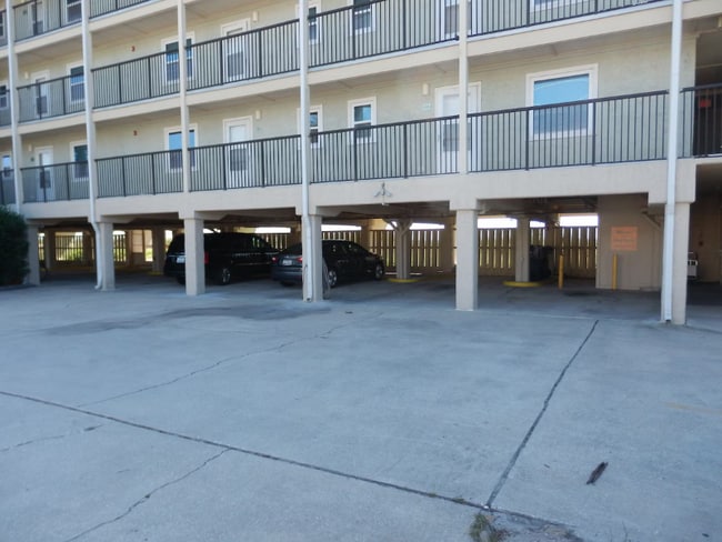 Building Photo - 426 S Fletcher Ave