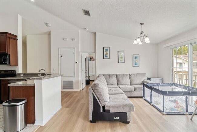 Foto del edificio - Charming 2 Bedroom/2 Bathroom Wesley Chape...