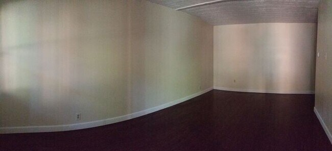 Foto del edificio - 1 Bedroom Downtown Court Yard Level Apartment