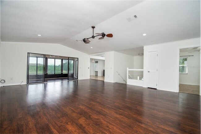 Foto del edificio - 6410 Drake Ct