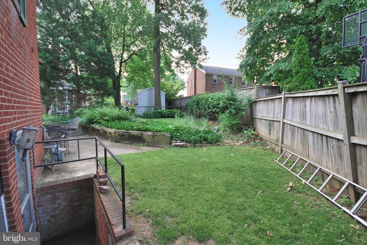 Primary Photo - 510 Lanark Way