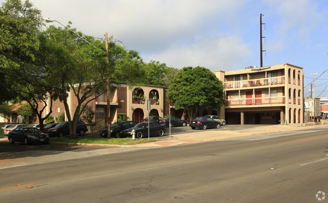 Building Photo - Shalimar Apartments