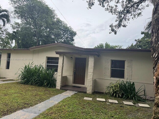 Foto del edificio - 13845 NW 5th Ave