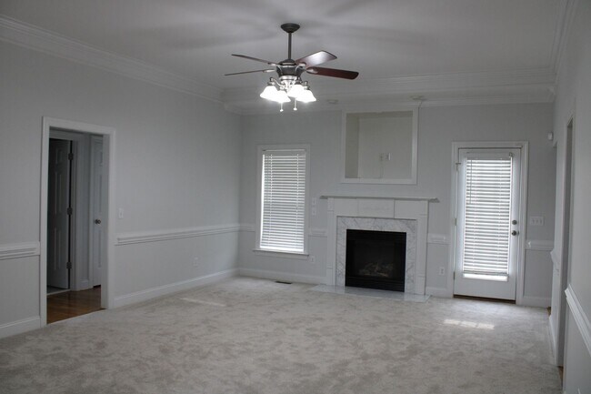 Building Photo - 3705 Warwick Pl