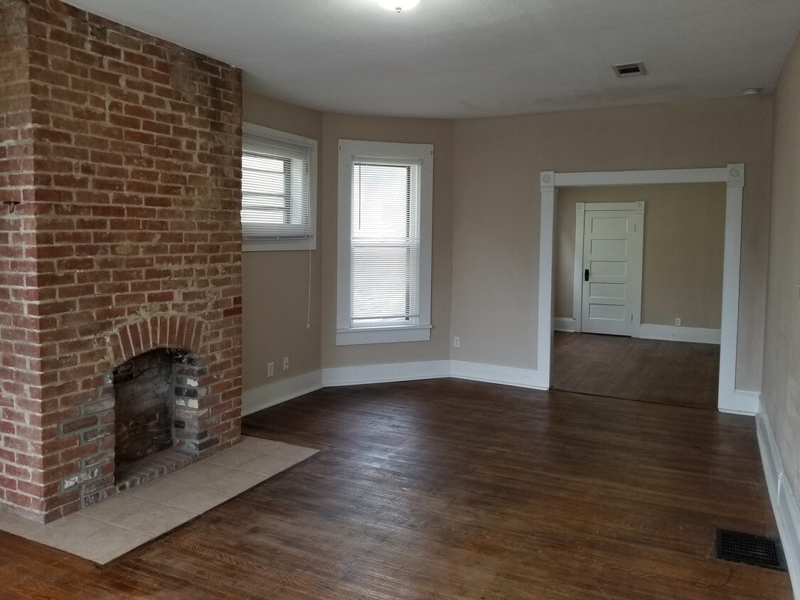 Primary Photo - 1822 N Delaware St