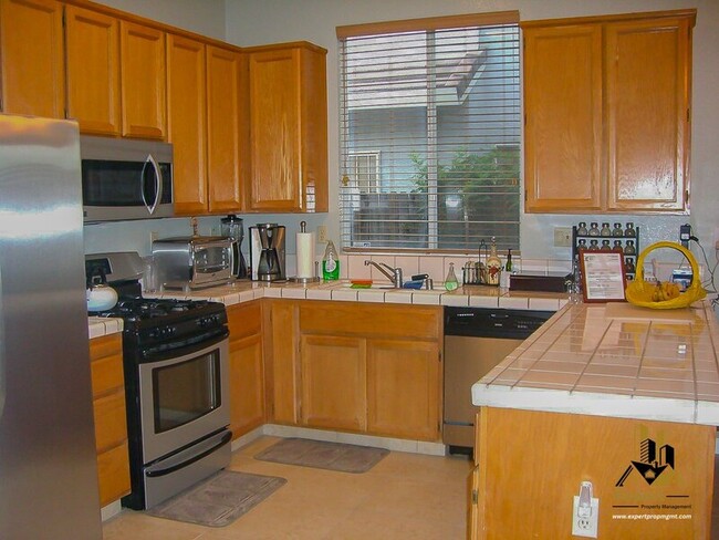 Building Photo - 9005 Hooded Crane Ct