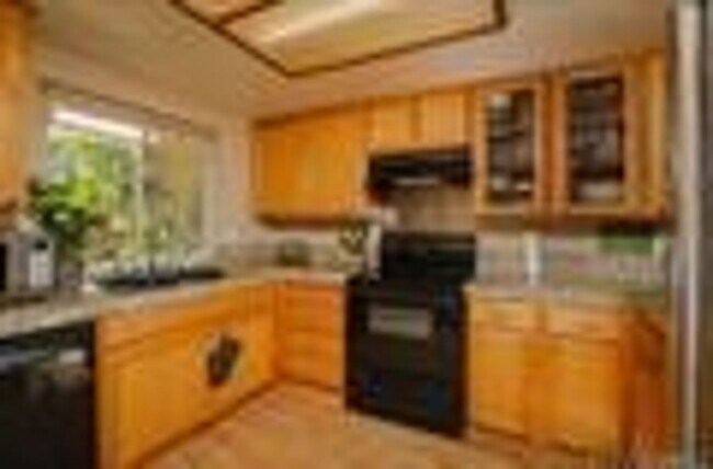 Building Photo - Terrific updated 2Br/2Ba condo in Bernardo Heights - Lomas Bernardo Complex