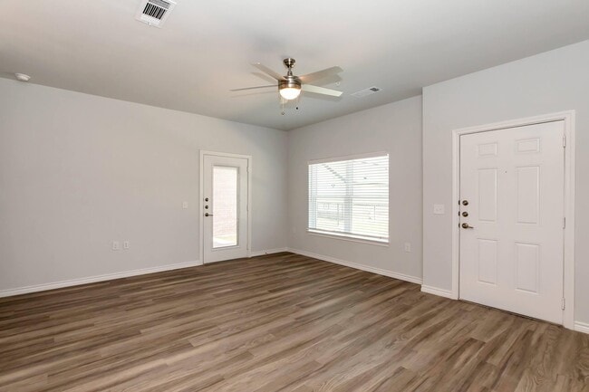 Building Photo - Hudson at Crossroads District