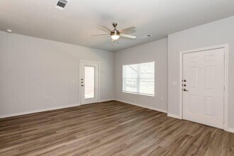 Building Photo - Hudson at Crossroads District