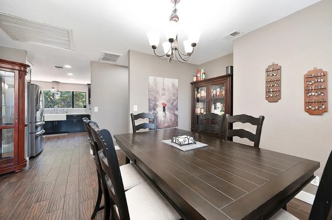Foto del edificio - 9487 Dalton Way