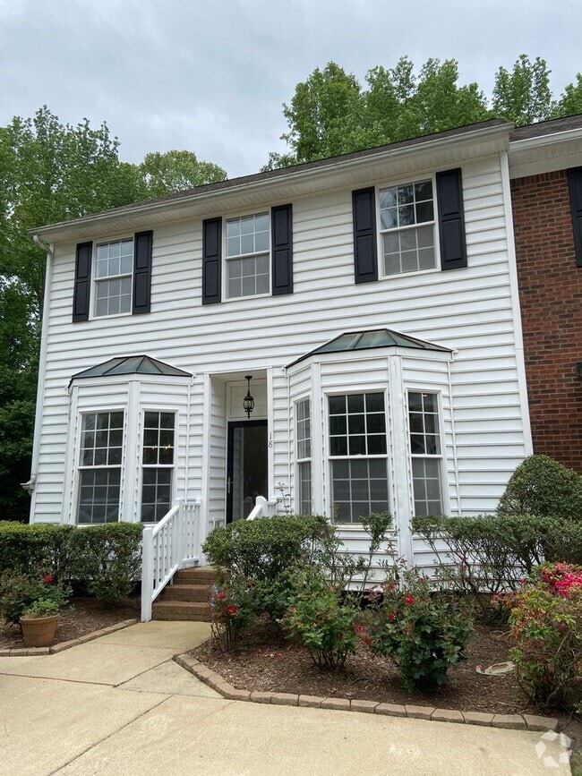 Building Photo - 18 Duke of Gloucester Cir