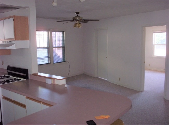 Building Photo - 2609 University Ave