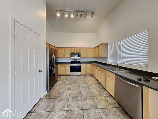 Building Photo - 5202 W Magdalena Ln