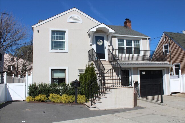 Foto del edificio - 3157 Waterbury Ave