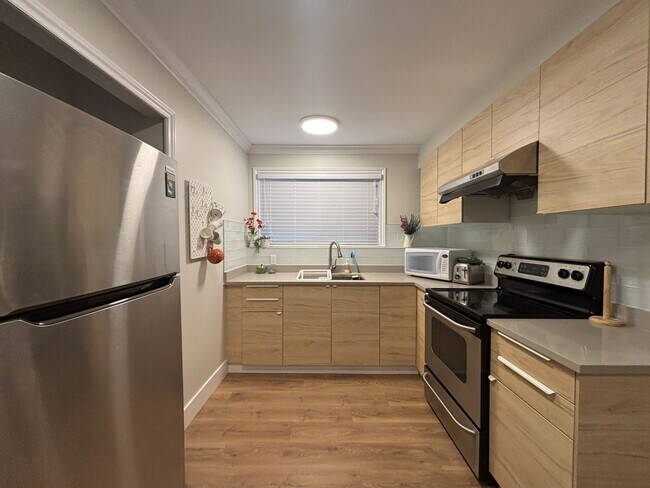 Building Photo - 10251 Cornerbrook Cres