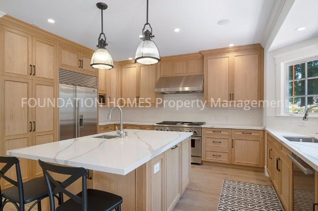 Building Photo - Stunning Fully Remodeled Mill Valley Charm...
