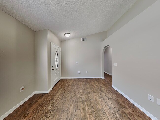 Foto del edificio - 6879 Belmar Dr