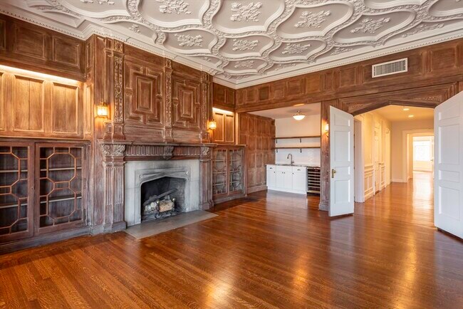 Foto del edificio - 127 Bay State Rd