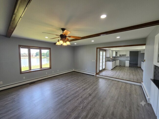 Foto del edificio - 14443 Lakeshore Dr