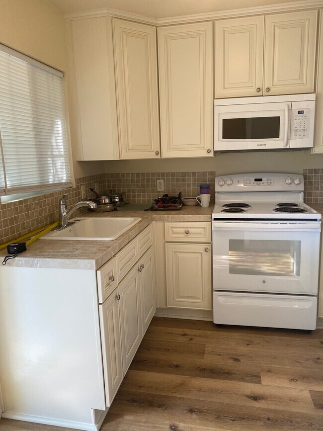 Kitchen - 42176 Cosmic Dr