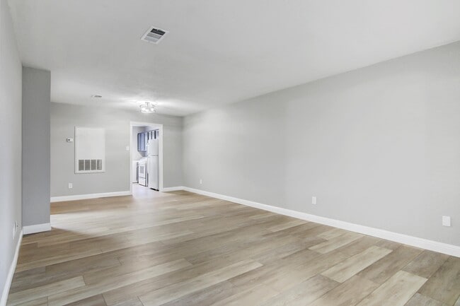 Building Photo - Dowlen Green Apartments